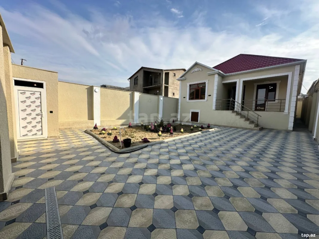 Satılır 4 otaqlı həyət evi