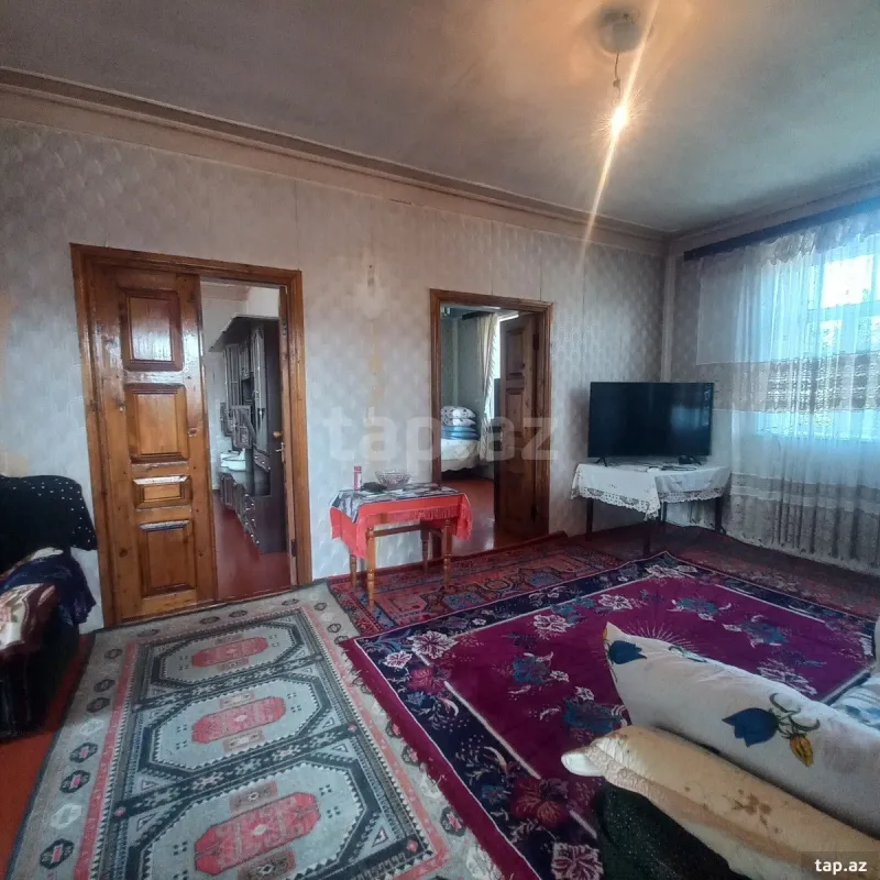 Satılır 5 otaqlı həyət evi