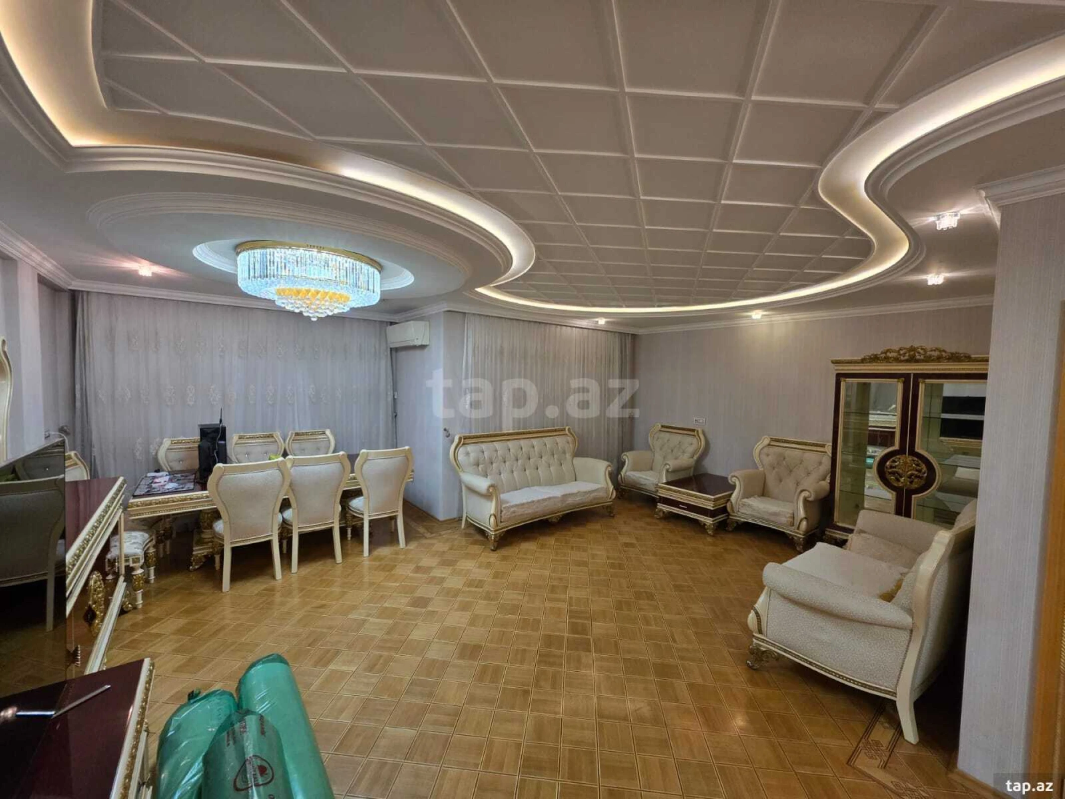 Kirayə verilir 3 otaqlı yeni tikili 150 m²