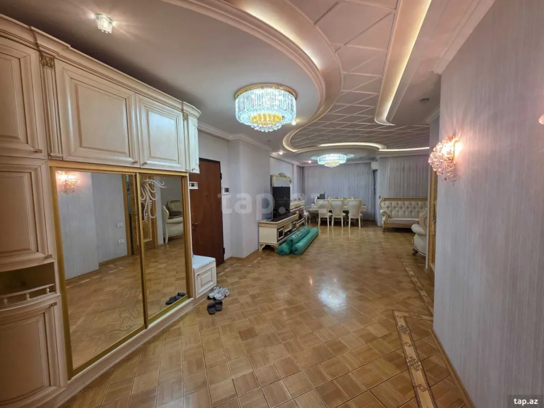 Kirayə verilir 3 otaqlı yeni tikili 150 m²