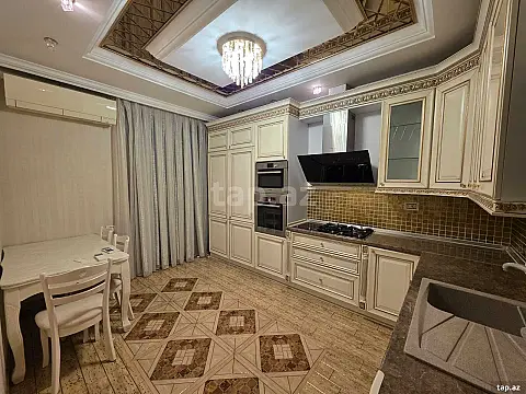 Kirayə verilir 3 otaqlı yeni tikili 150 m²