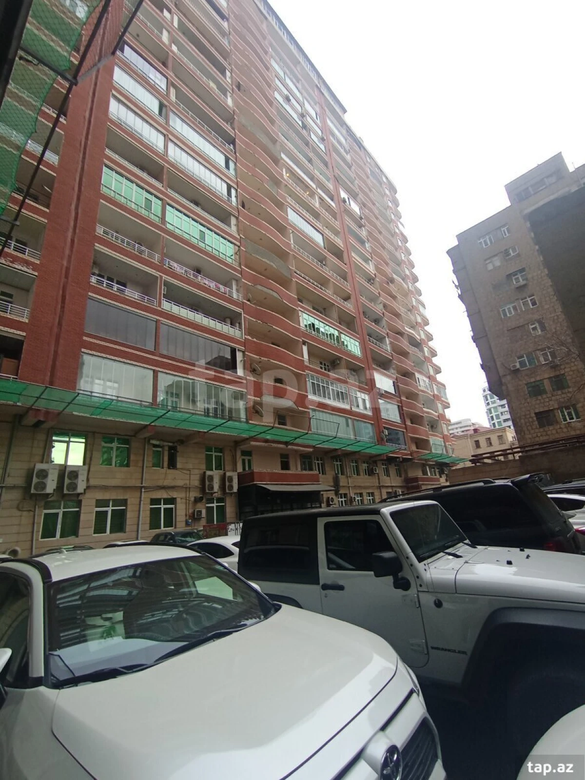 Kirayə verilir 3 otaqlı yeni tikili 158 m²