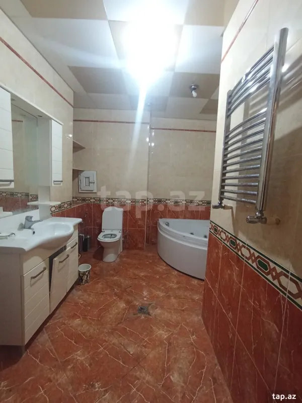 Kirayə verilir 3 otaqlı yeni tikili 158 m²