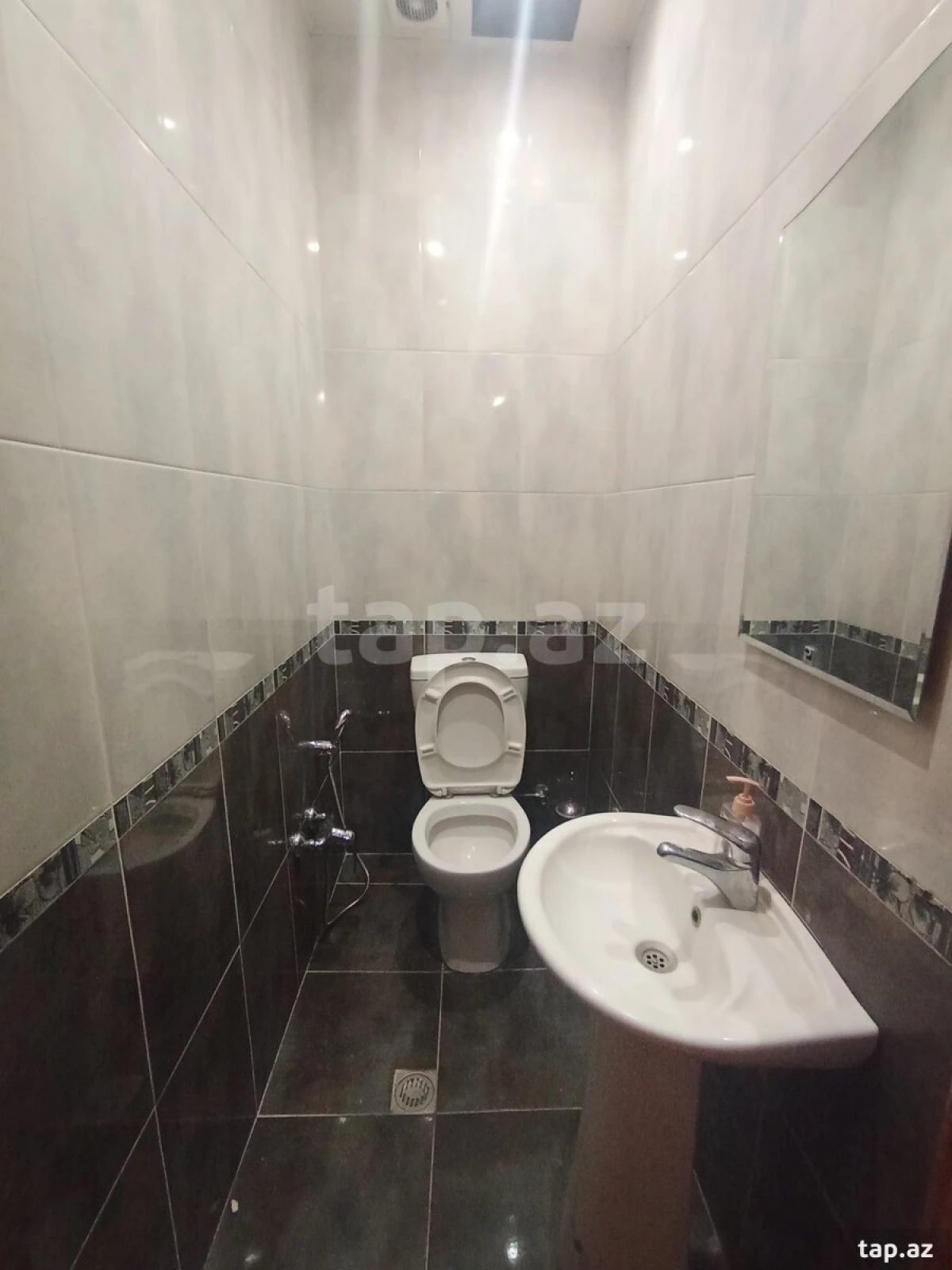 Kirayə verilir 3 otaqlı yeni tikili 158 m²