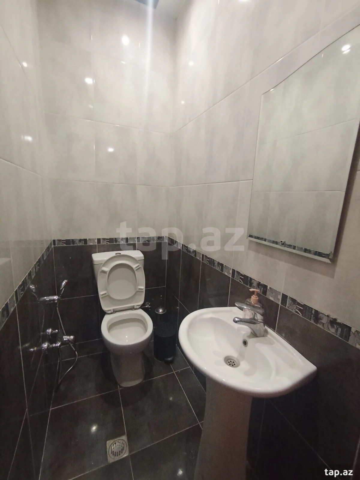 Kirayə verilir 3 otaqlı yeni tikili 158 m²