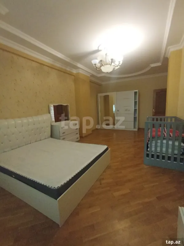 Kirayə verilir 3 otaqlı yeni tikili 158 m²