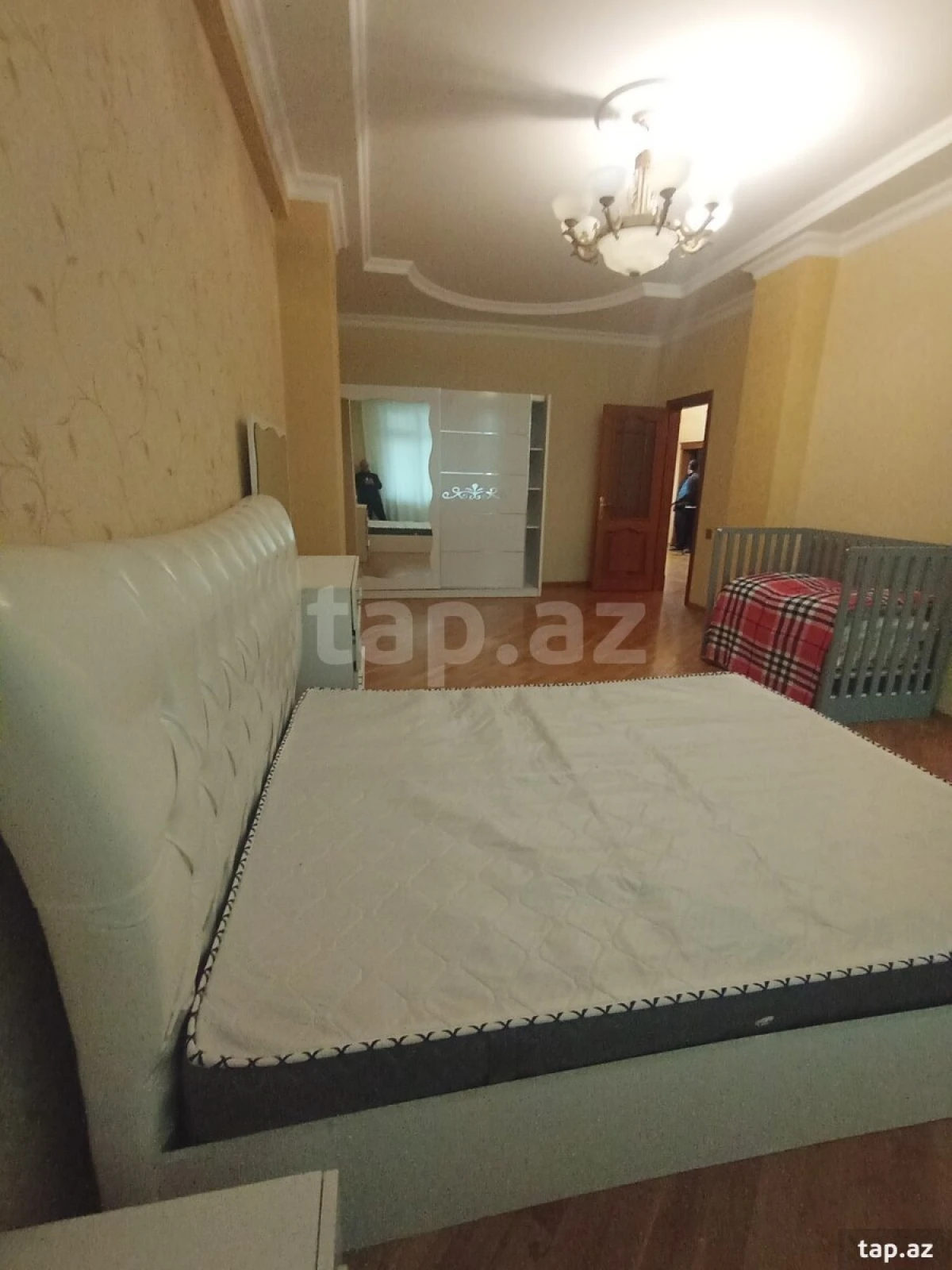 Kirayə verilir 3 otaqlı yeni tikili 158 m²