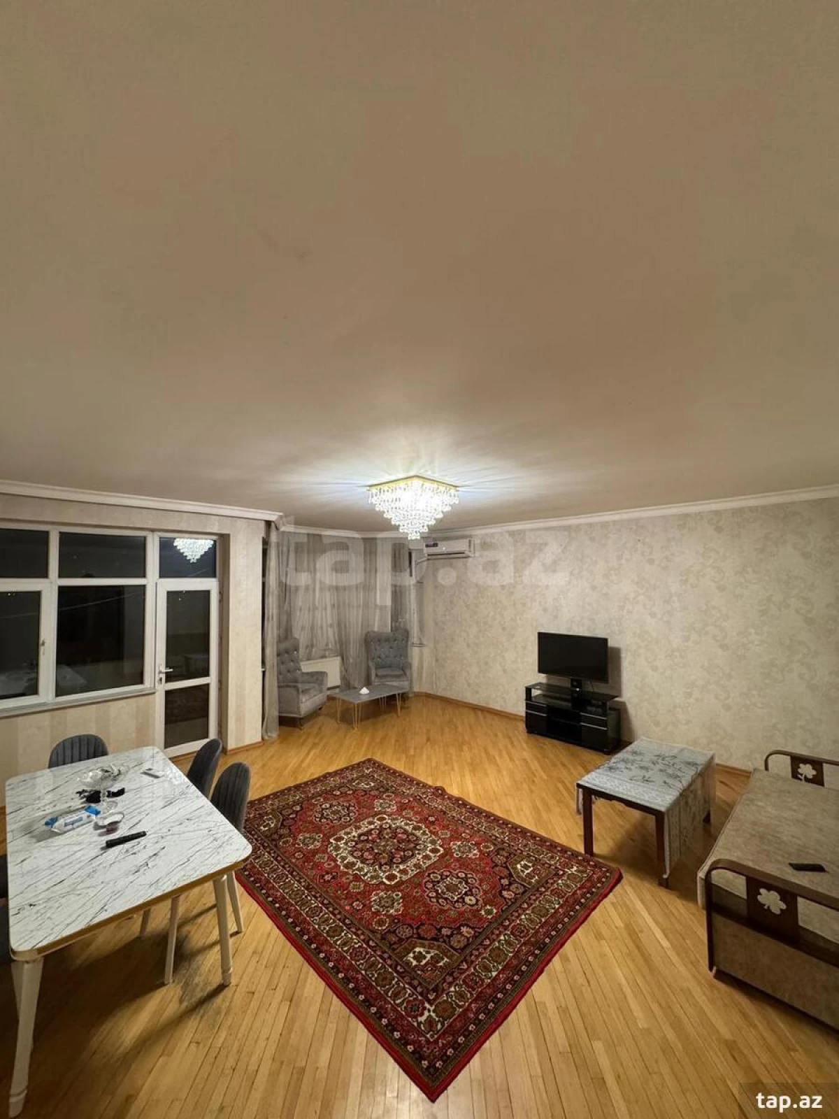Kirayə verilir 3 otaqlı yeni tikili 170 m²