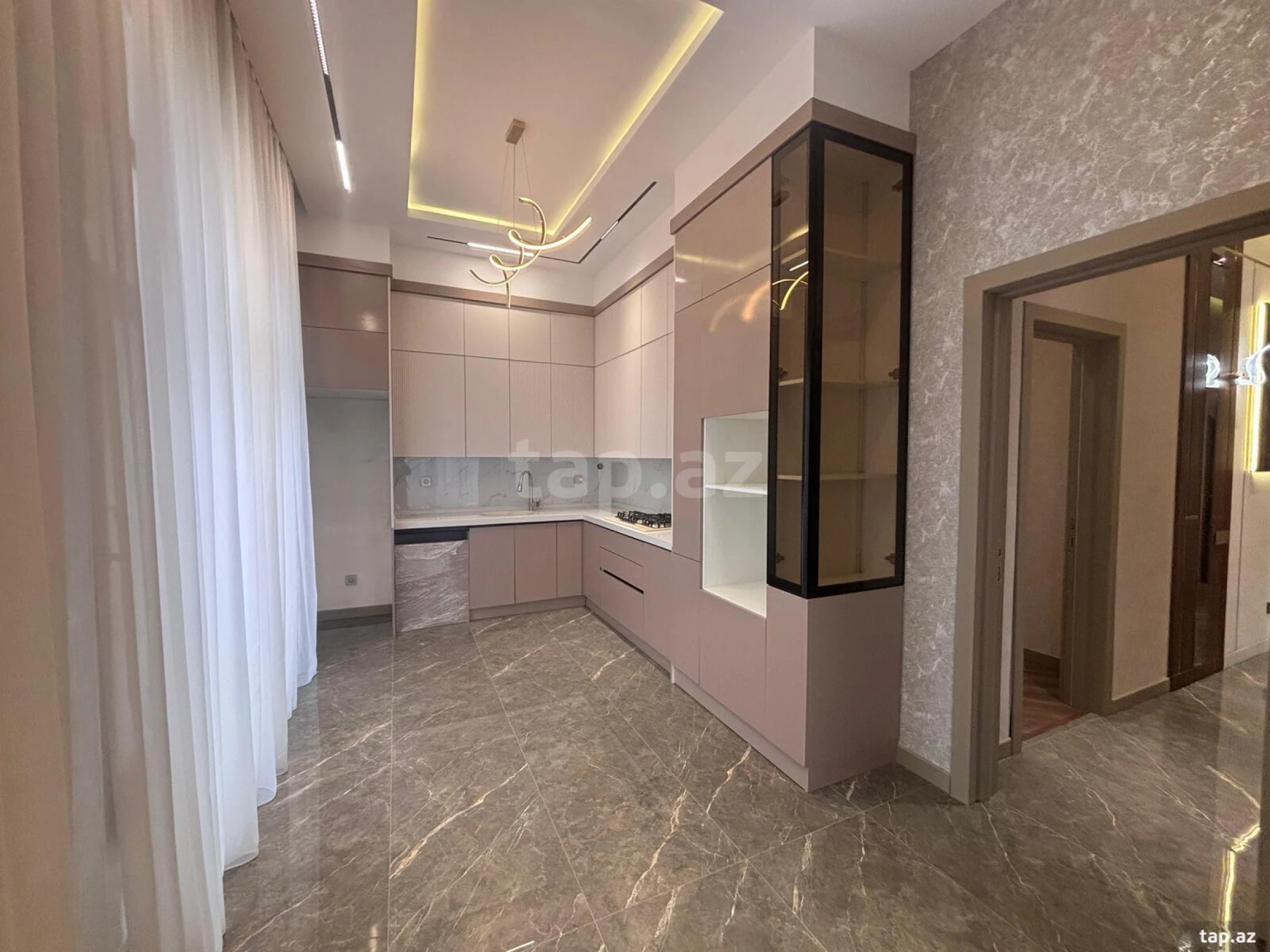 Satılır 5 otaqlı həyət evi 220 m²