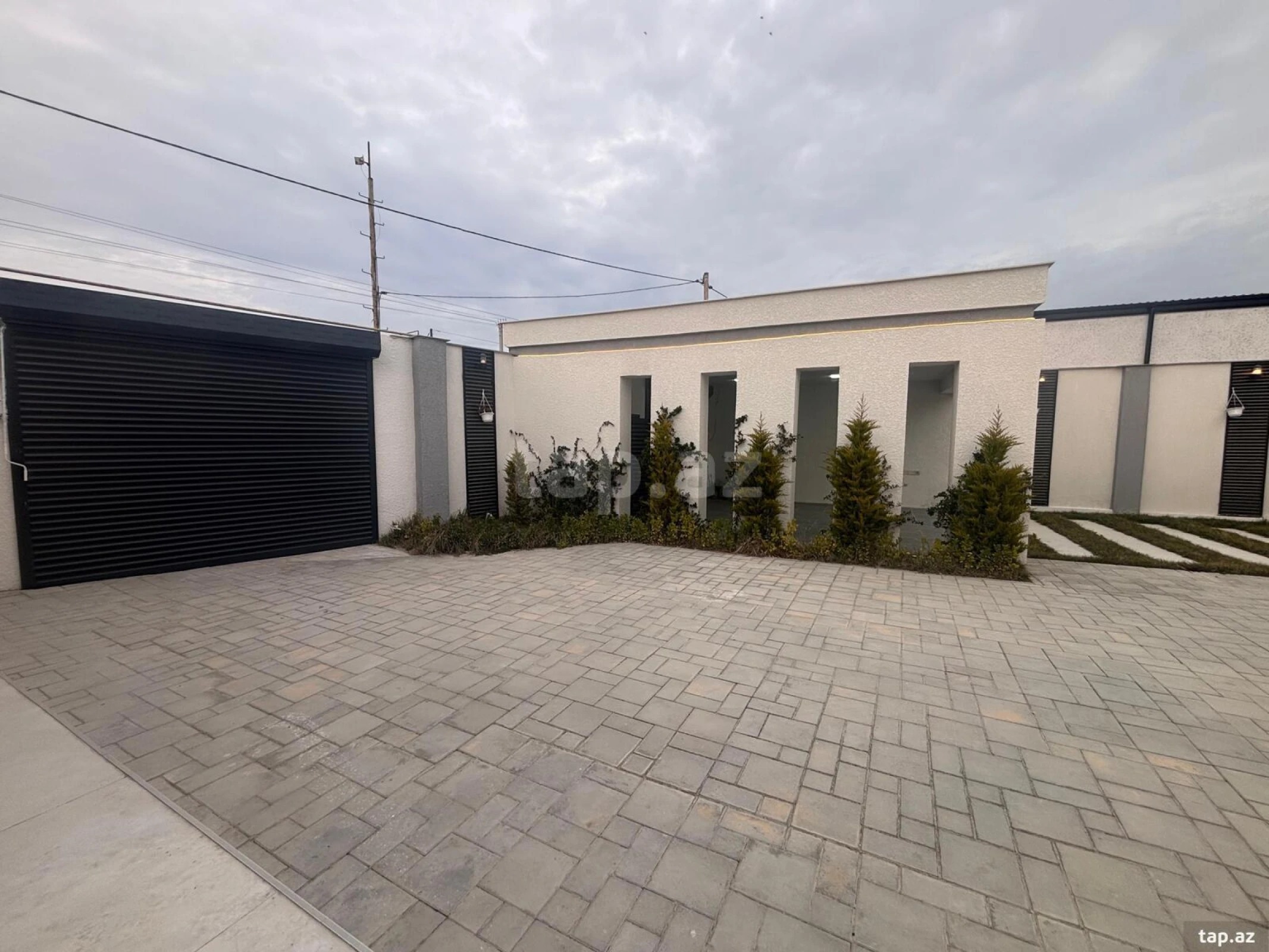 Satılır 5 otaqlı həyət evi 220 m²