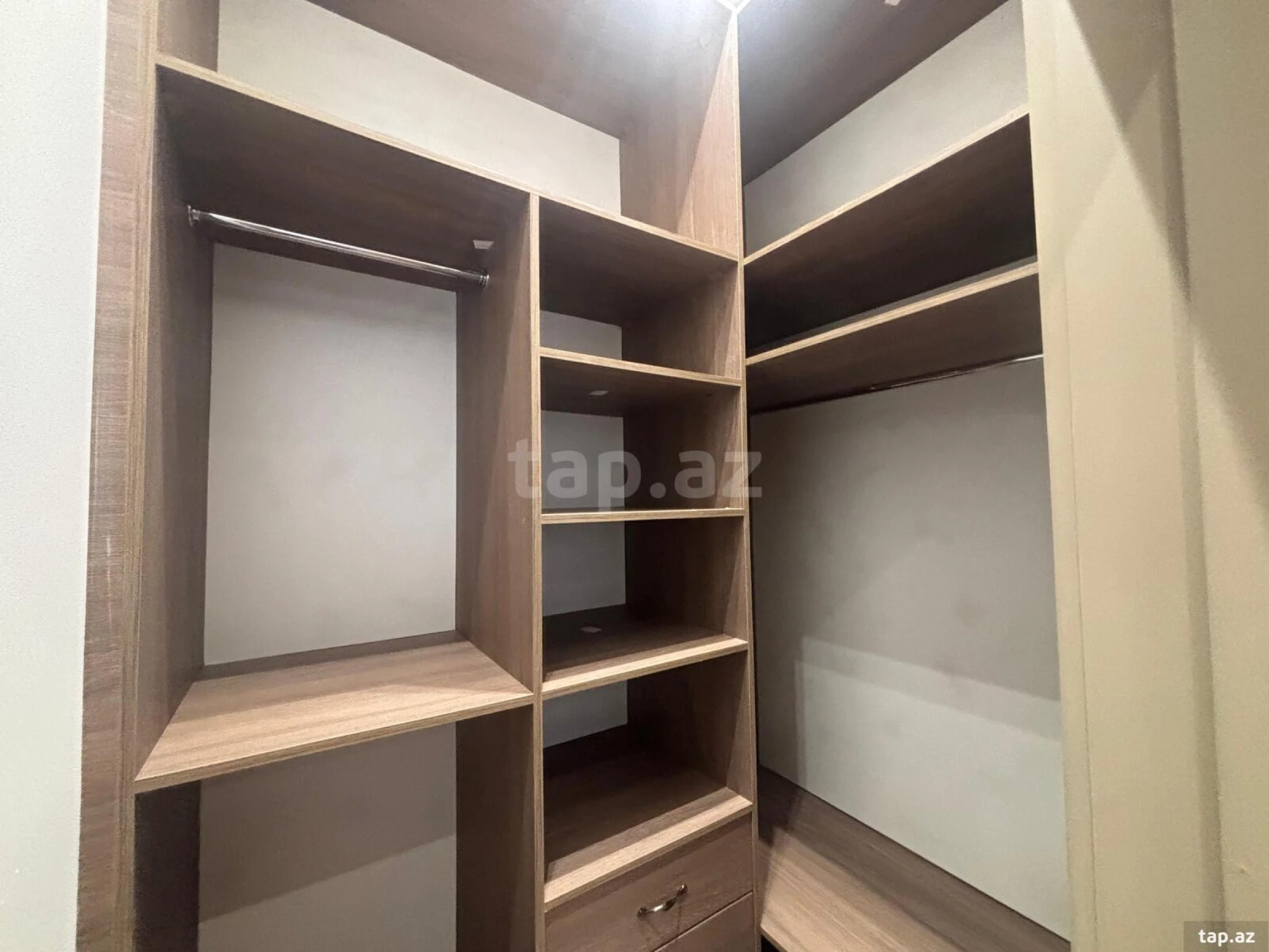 Satılır 5 otaqlı həyət evi 220 m²