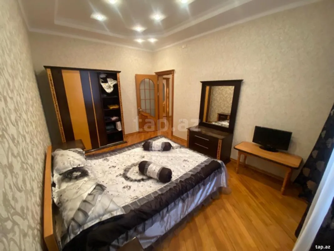 Satılır 7 otaqlı həyət evi 250 m²