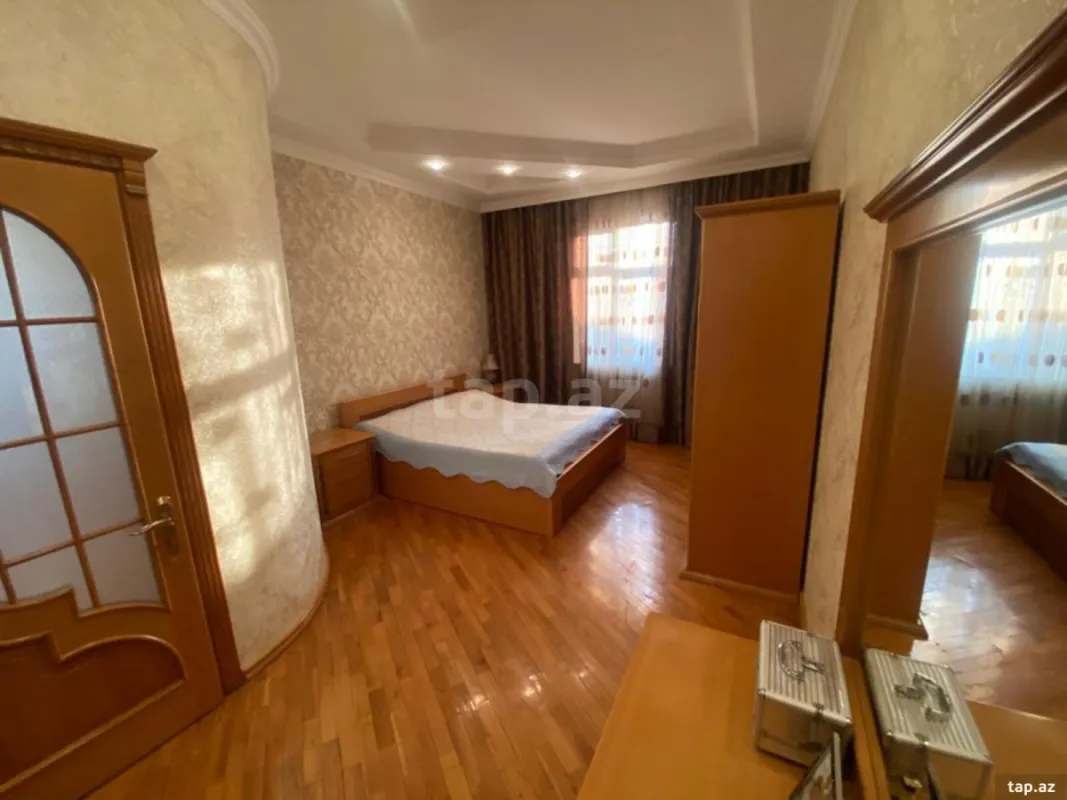 Satılır 7 otaqlı həyət evi 250 m²