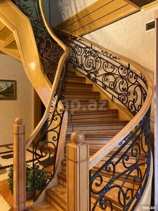 Satılır 7 otaqlı həyət evi 250 m²