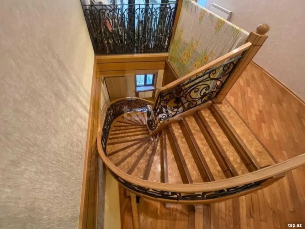 Satılır 7 otaqlı həyət evi 250 m²