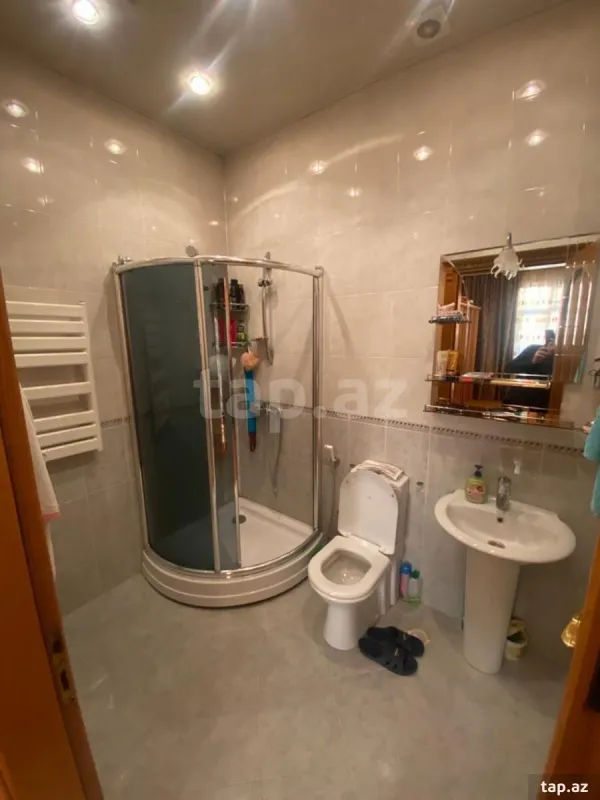 Satılır 7 otaqlı həyət evi 250 m²