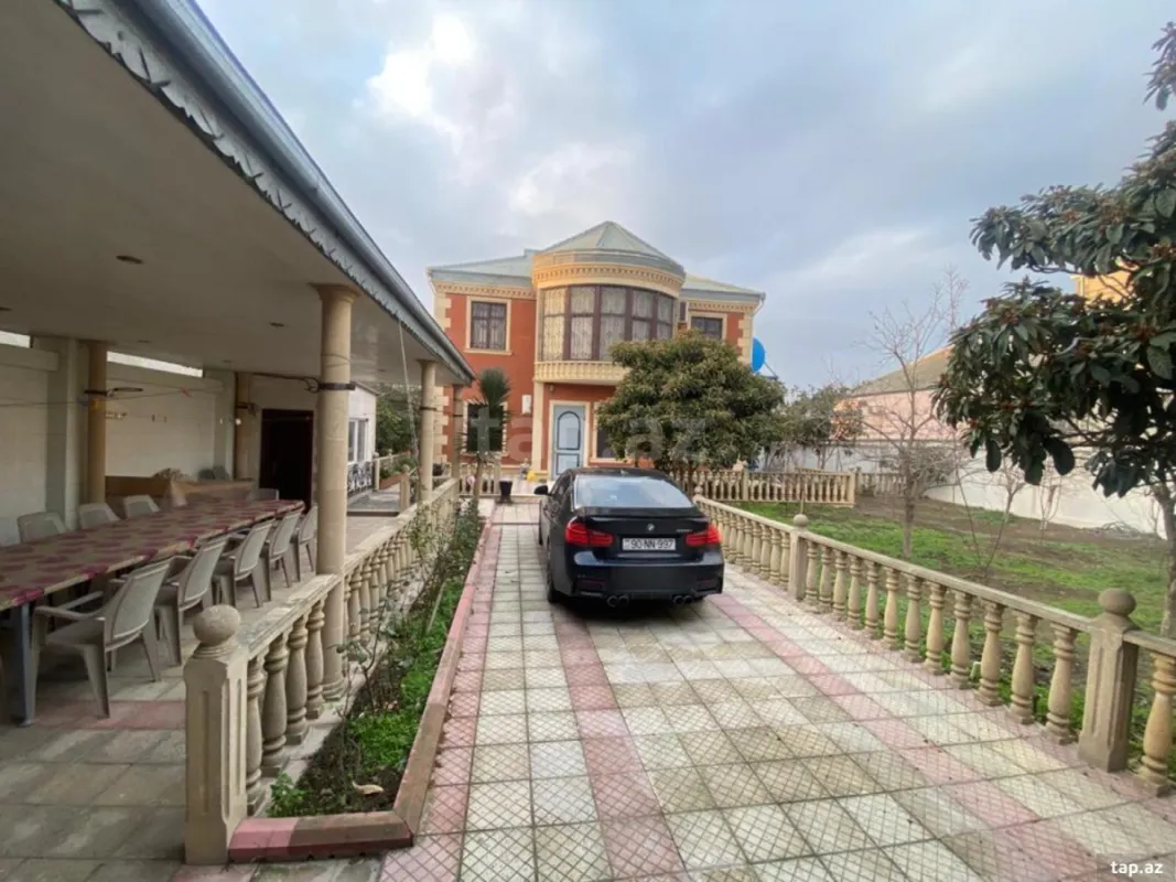 Satılır 7 otaqlı həyət evi 250 m²