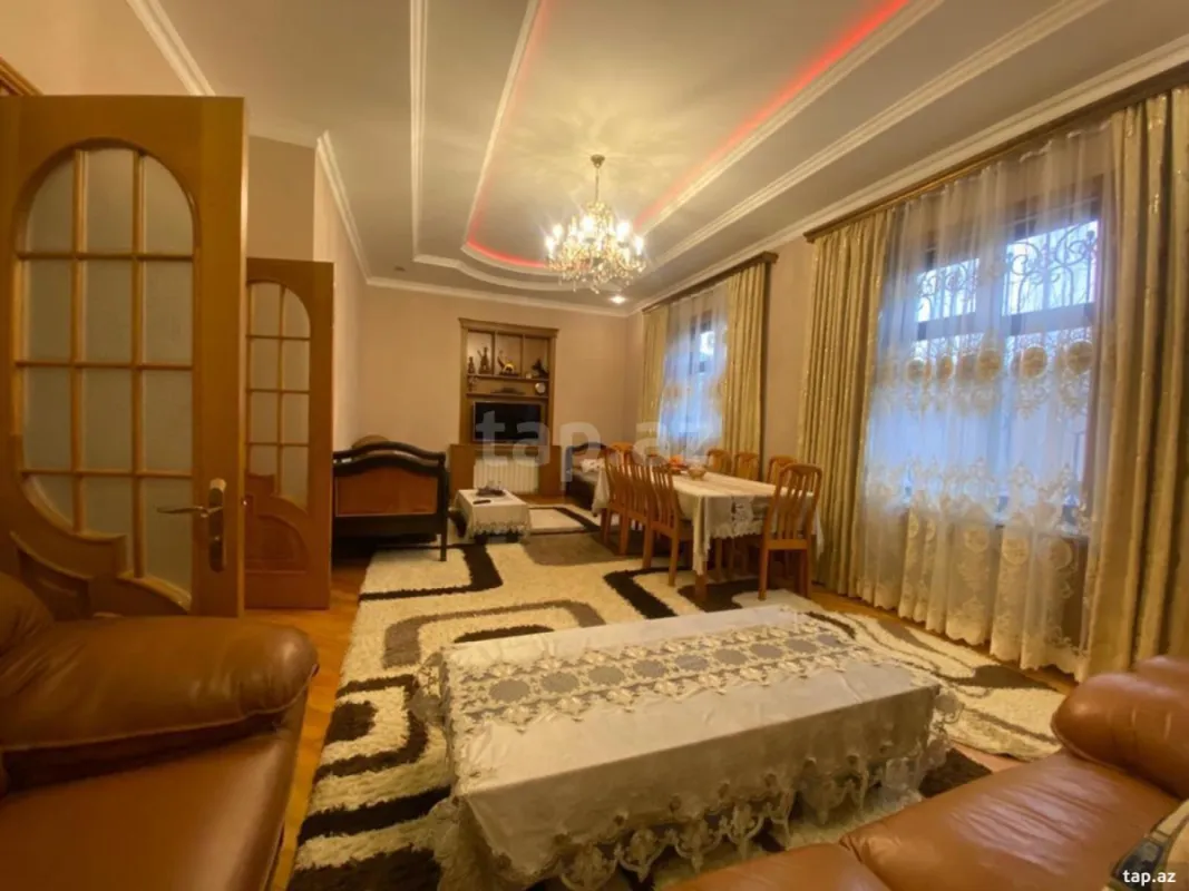 Satılır 7 otaqlı həyət evi 250 m²