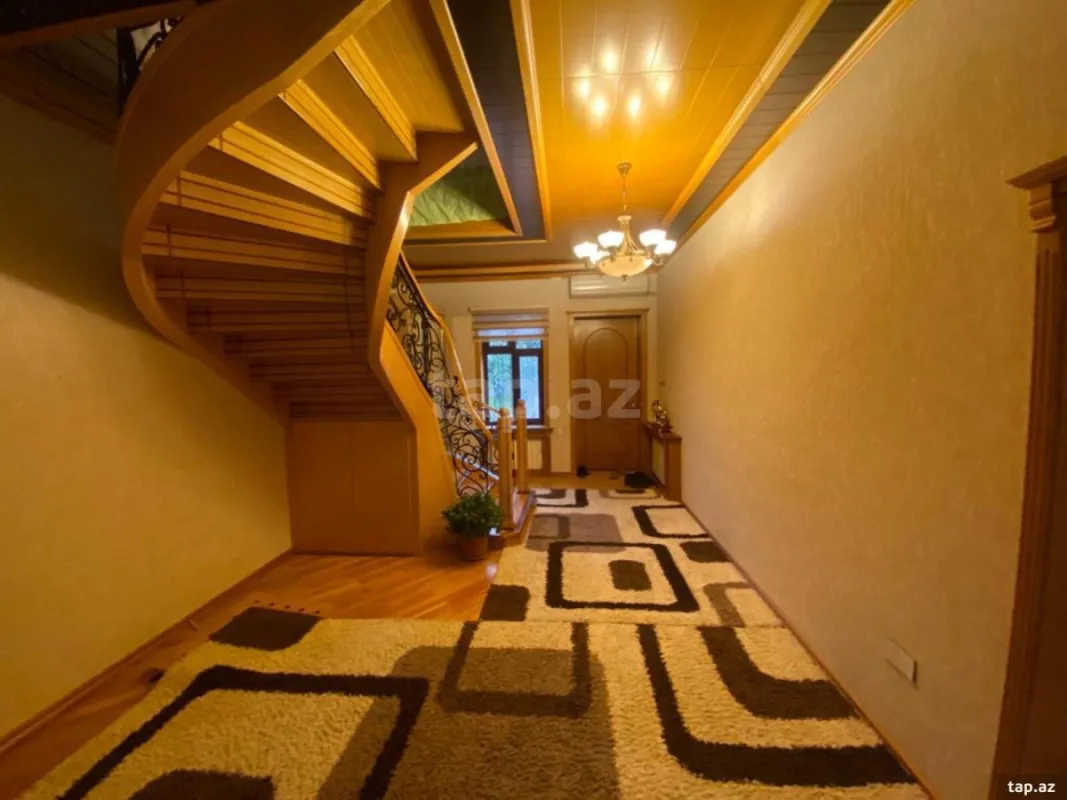 Satılır 7 otaqlı həyət evi 250 m²