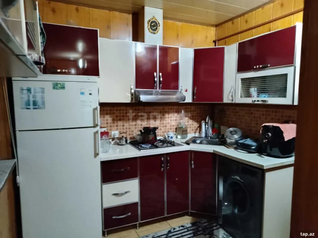 Satılır 5 otaqlı mənzil 110 m²