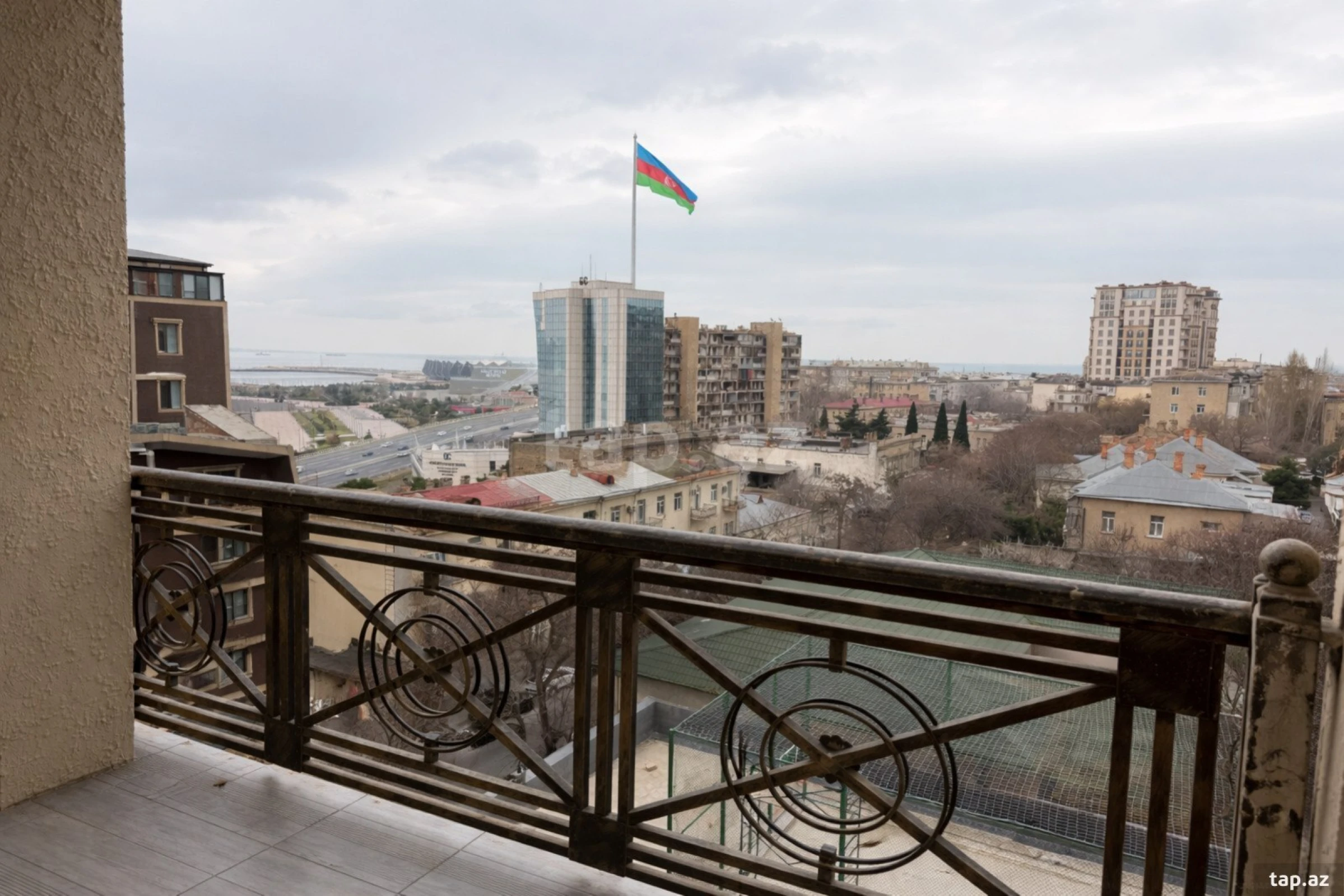 Satılır 2 otaqlı yeni tikili 70 m²