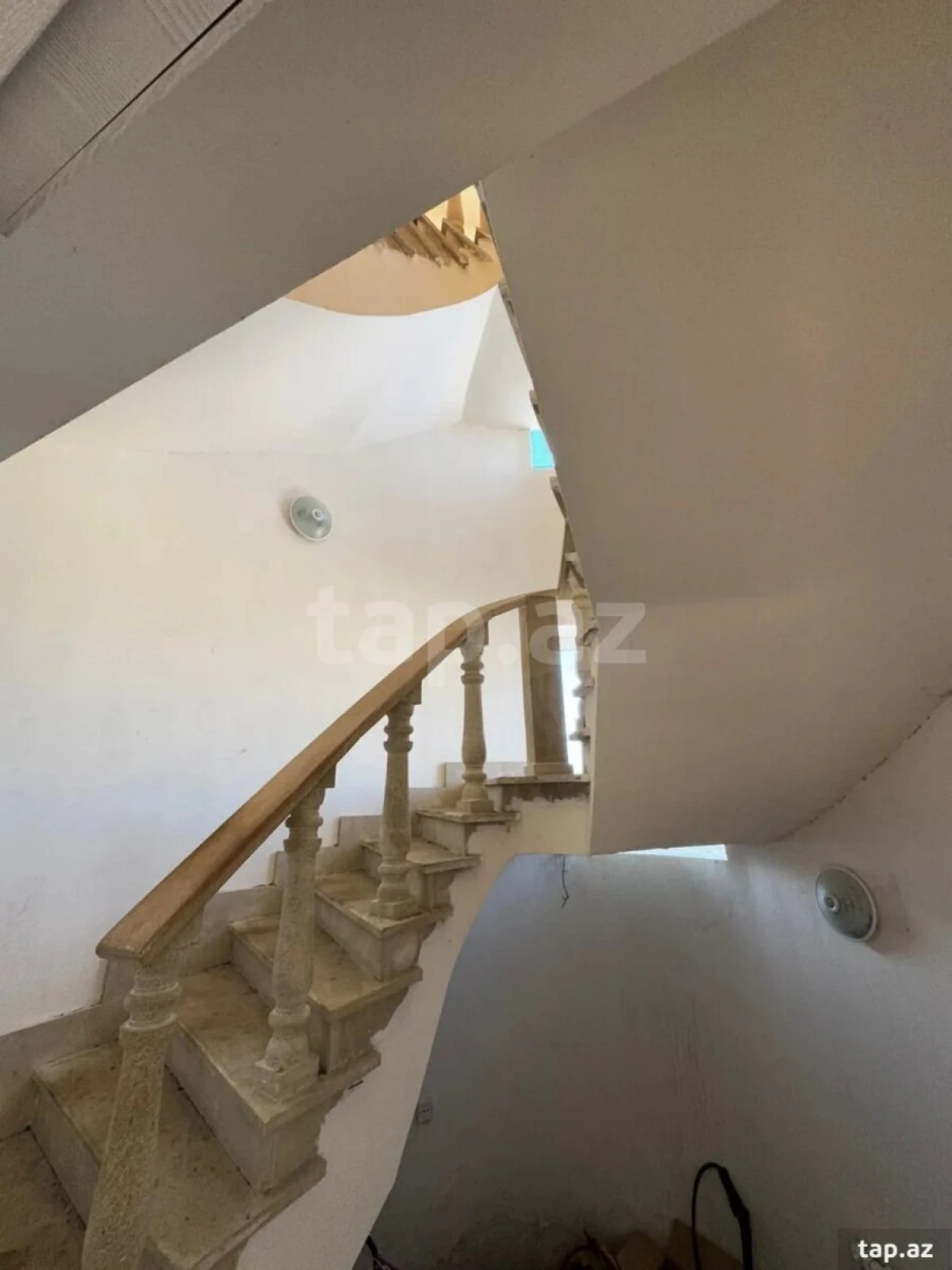 Satılır 7 otaqlı həyət evi 320 m²