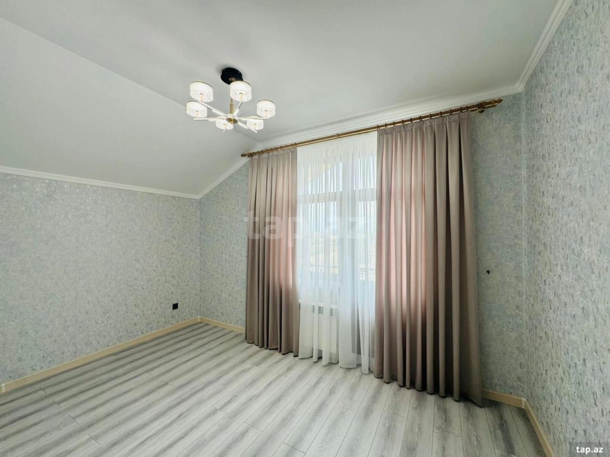 Satılır 6 otaqlı həyət evi 280 m²