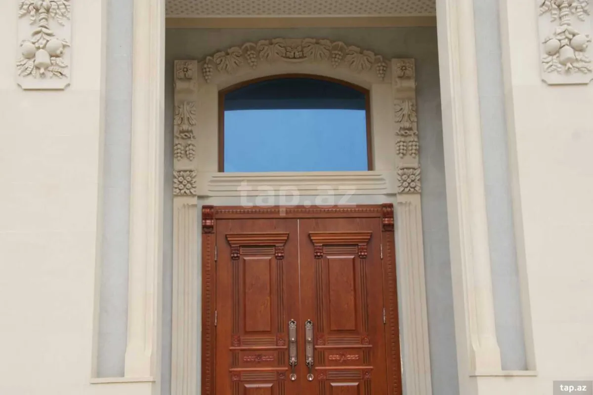 Satılır 12 otaqlı həyət evi 800 m²