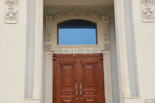 Satılır 12 otaqlı həyət evi 800 m²