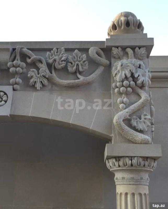 Satılır 12 otaqlı həyət evi 800 m²