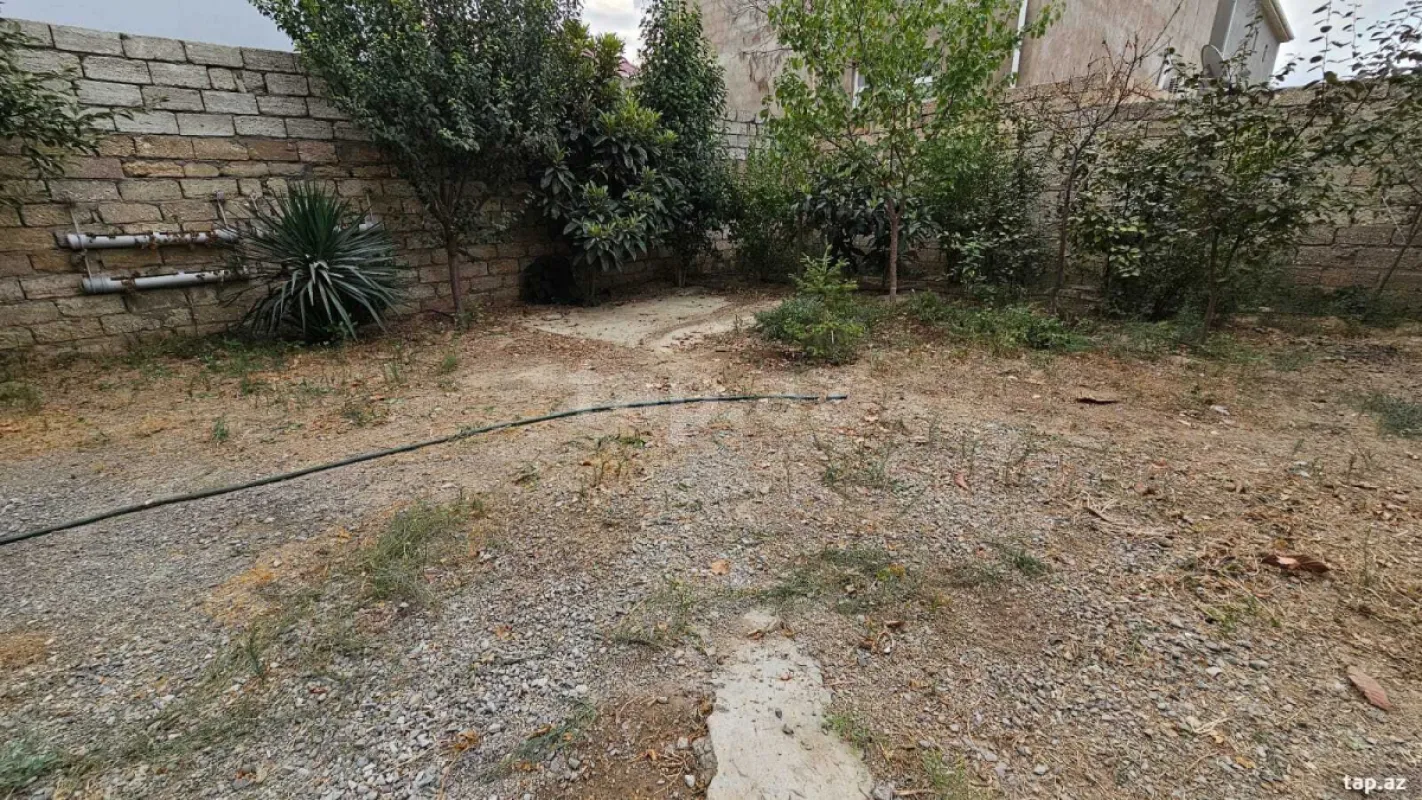 Satılır 5 otaqlı həyət evi 200 m²