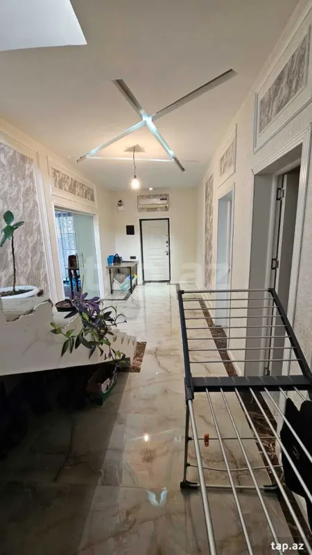 Satılır 5 otaqlı həyət evi 200 m²
