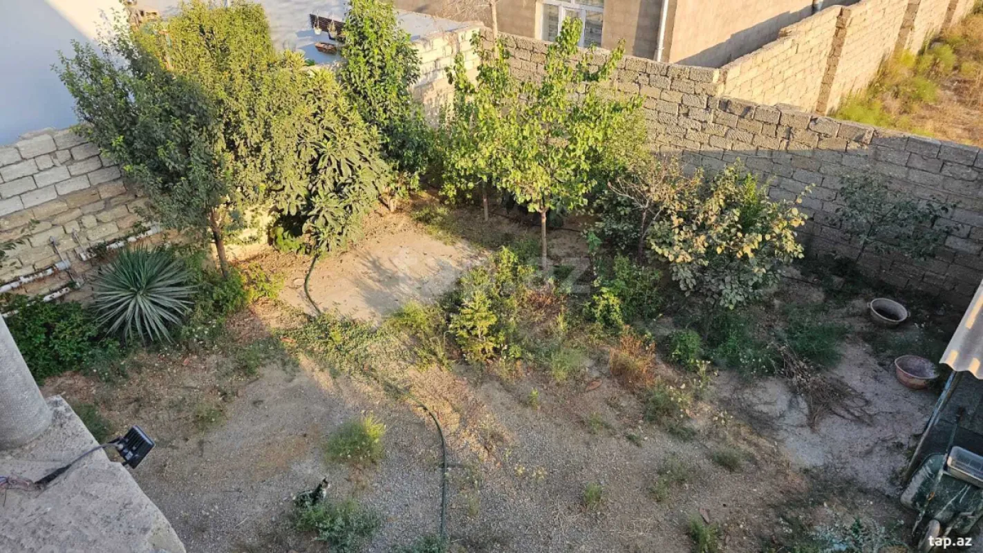 Satılır 5 otaqlı həyət evi 200 m²