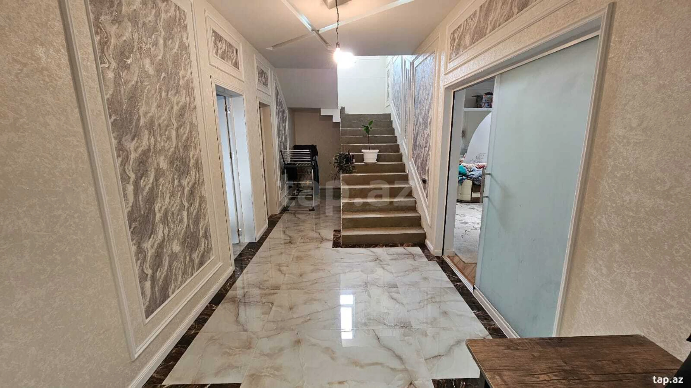 Satılır 5 otaqlı həyət evi 200 m²