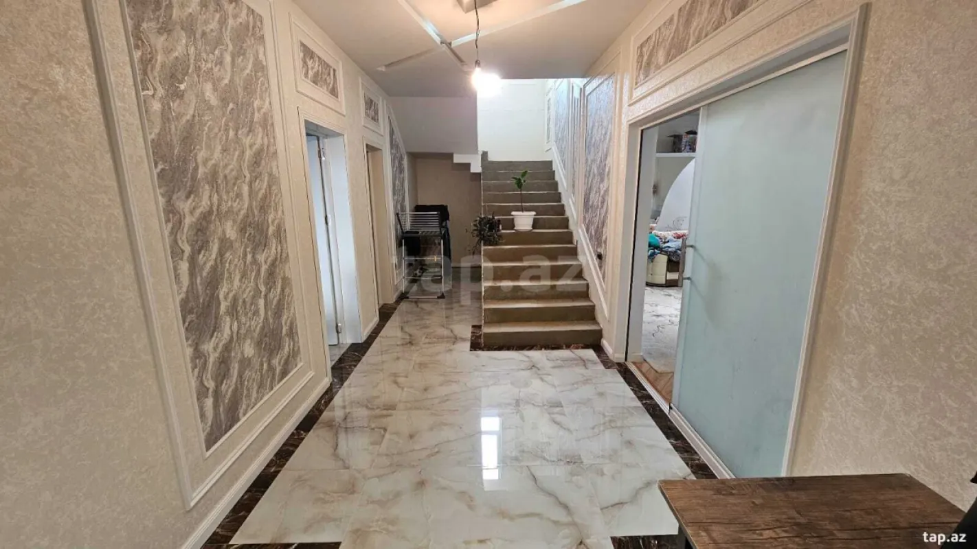 Satılır 5 otaqlı həyət evi 200 m²