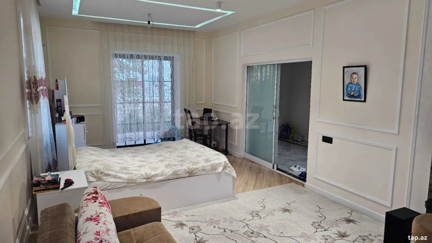 Satılır 5 otaqlı həyət evi 200 m²