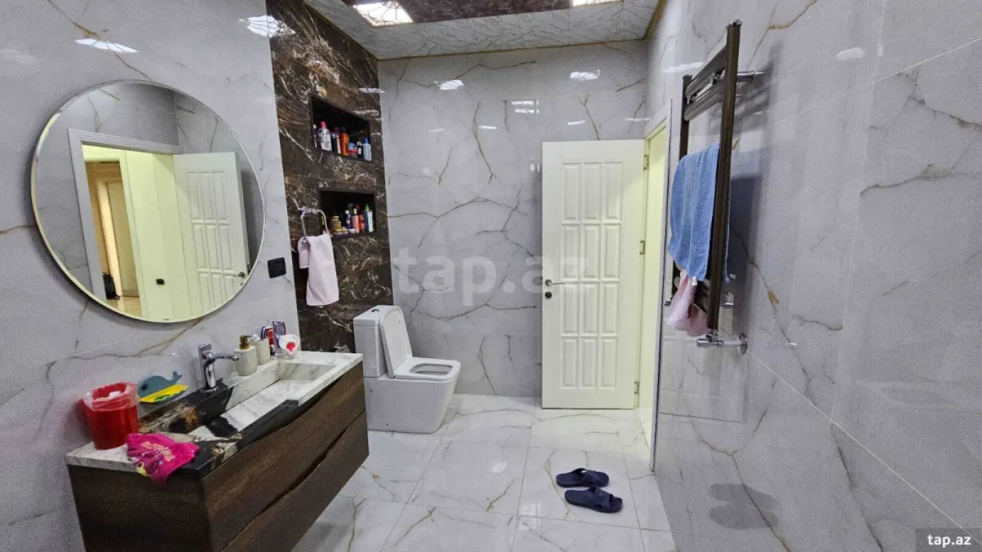 Satılır 5 otaqlı həyət evi 200 m²
