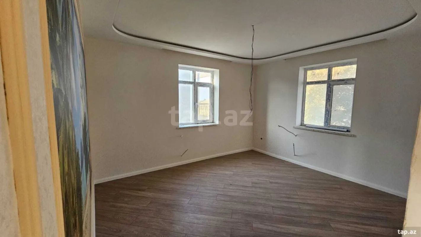 Satılır 5 otaqlı həyət evi 200 m²