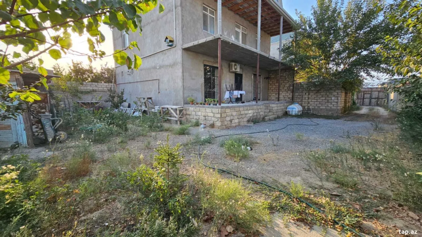 Satılır 5 otaqlı həyət evi 200 m²