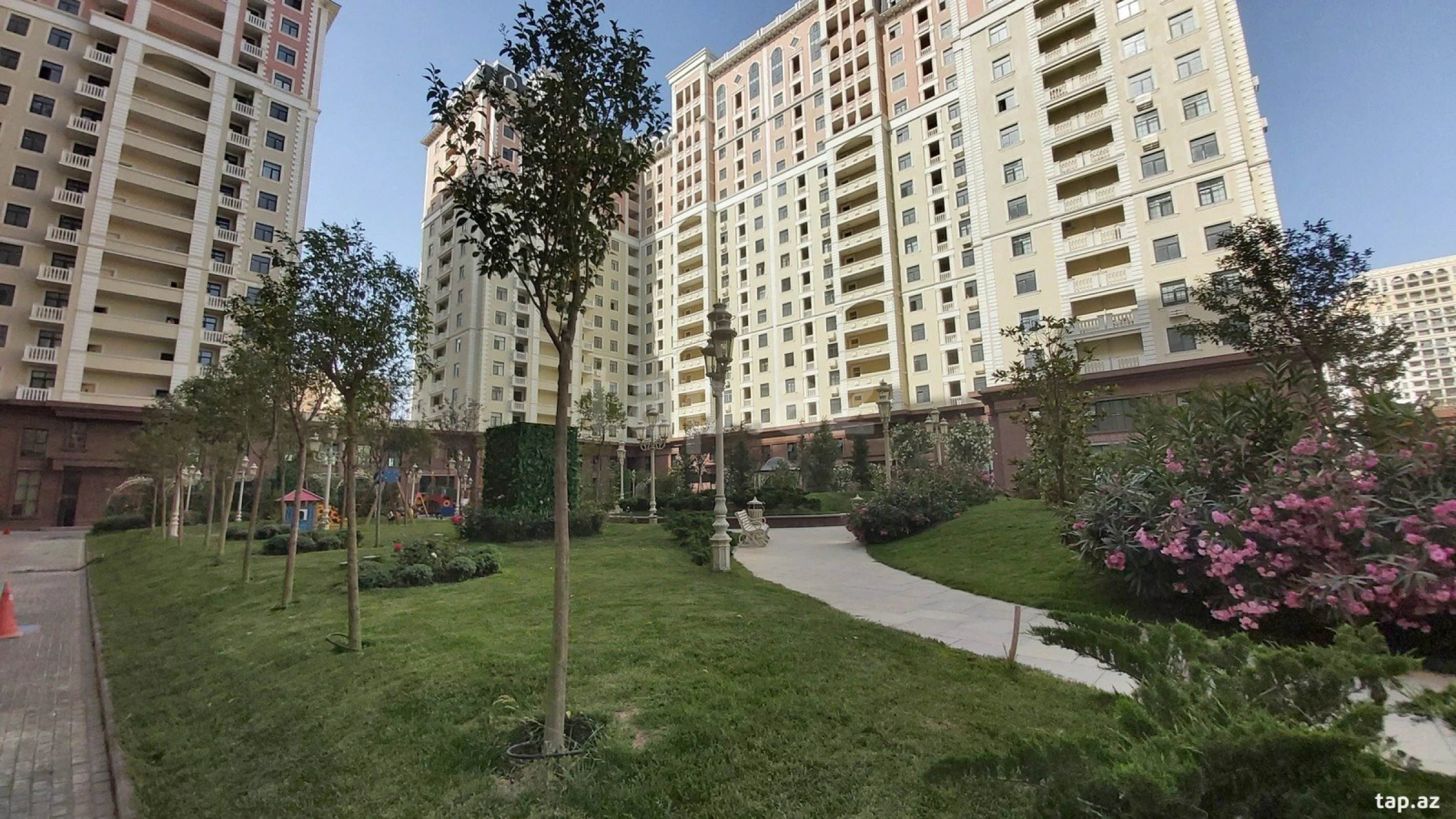 Kirayə verilir 3 otaqlı yeni tikili 130 m²