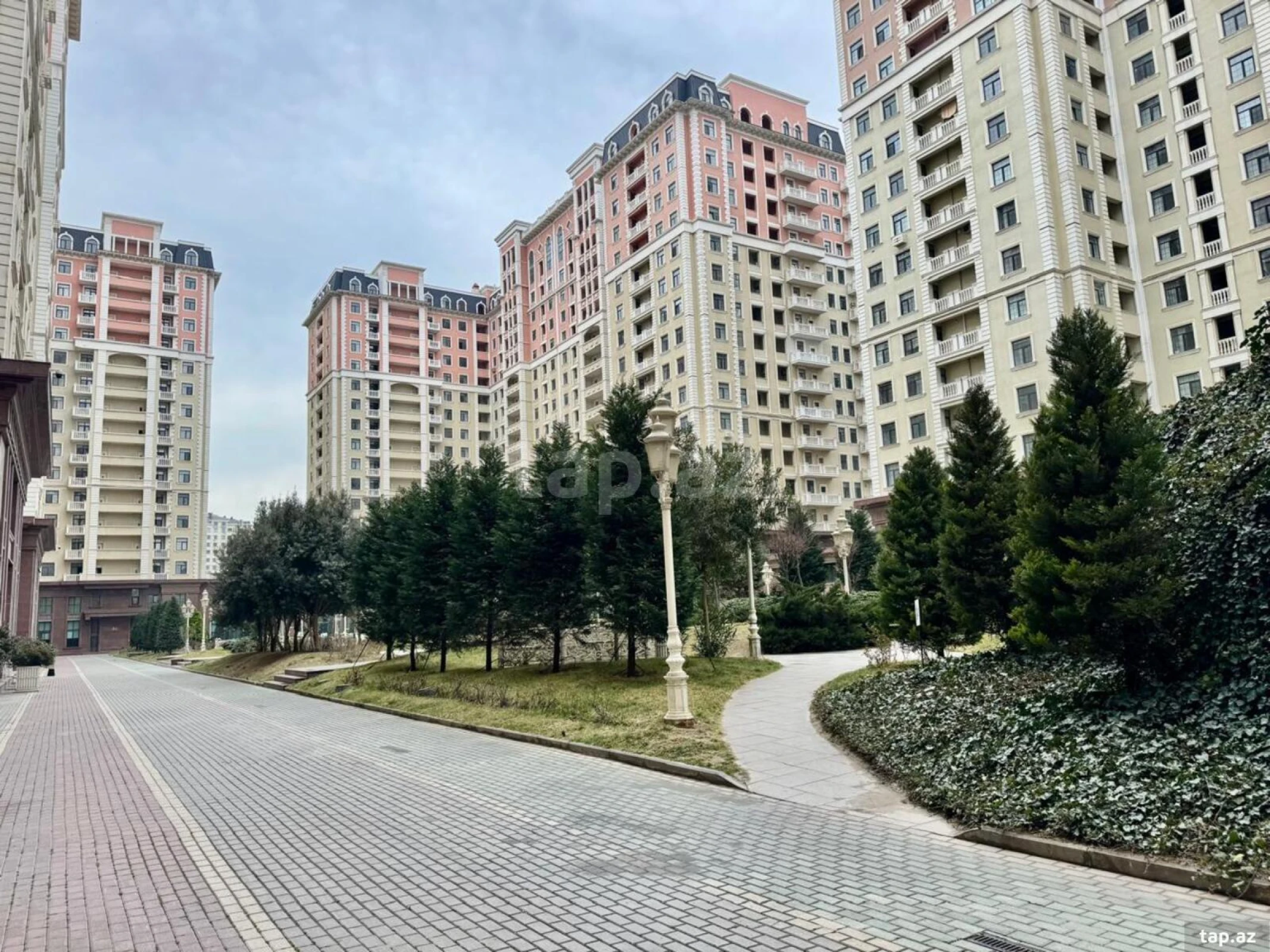 Kirayə verilir 3 otaqlı yeni tikili 130 m²
