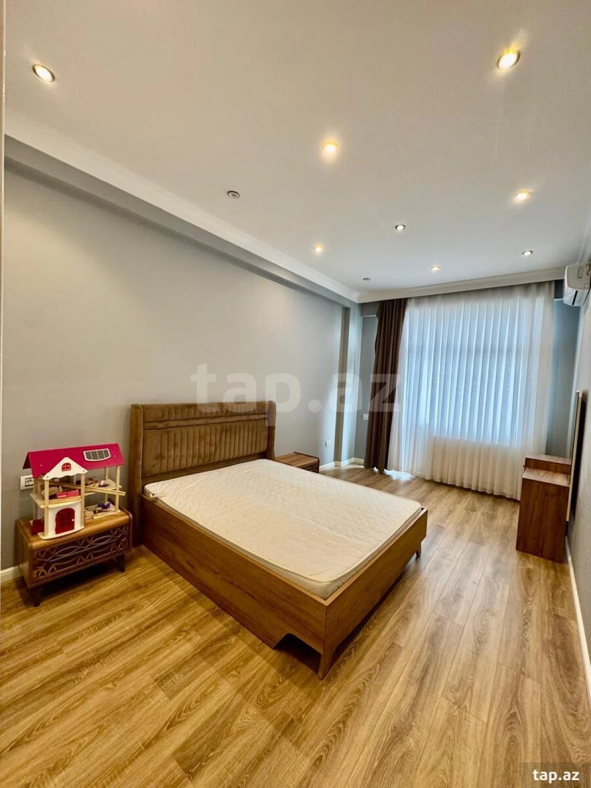 Kirayə verilir 3 otaqlı yeni tikili 130 m²