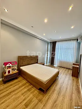 Kirayə verilir 3 otaqlı yeni tikili 130 m²