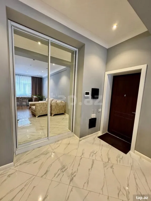 Kirayə verilir 3 otaqlı yeni tikili 130 m²