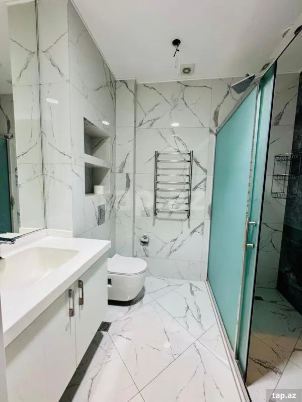 Kirayə verilir 3 otaqlı yeni tikili 130 m²