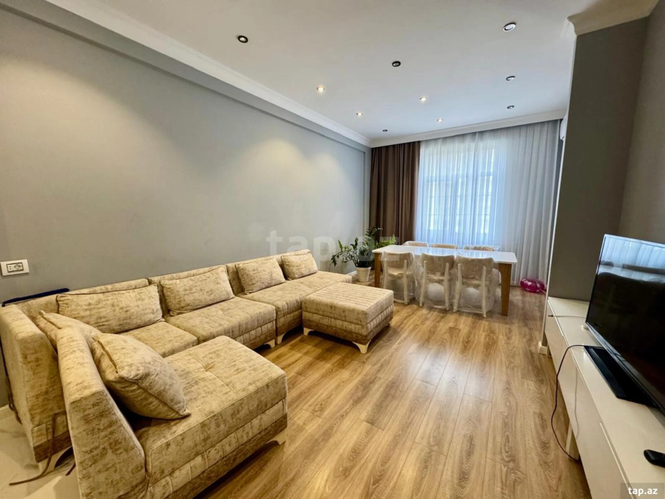Kirayə verilir 3 otaqlı yeni tikili 130 m²