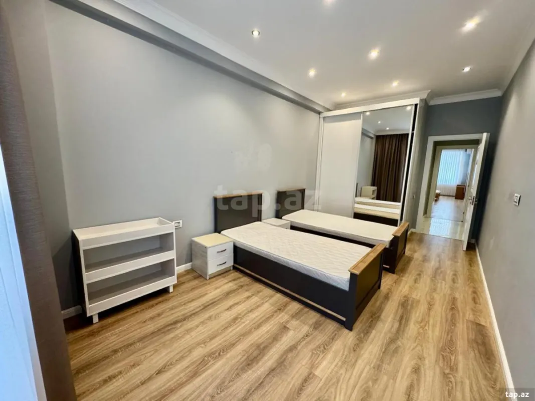 Kirayə verilir 3 otaqlı yeni tikili 130 m²