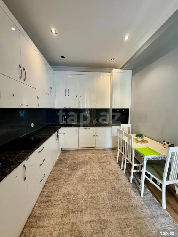 Kirayə verilir 3 otaqlı yeni tikili 130 m²