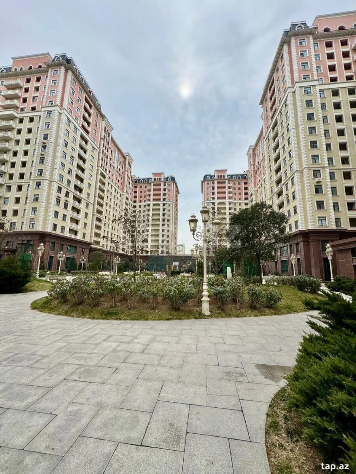 Kirayə verilir 3 otaqlı yeni tikili 130 m²