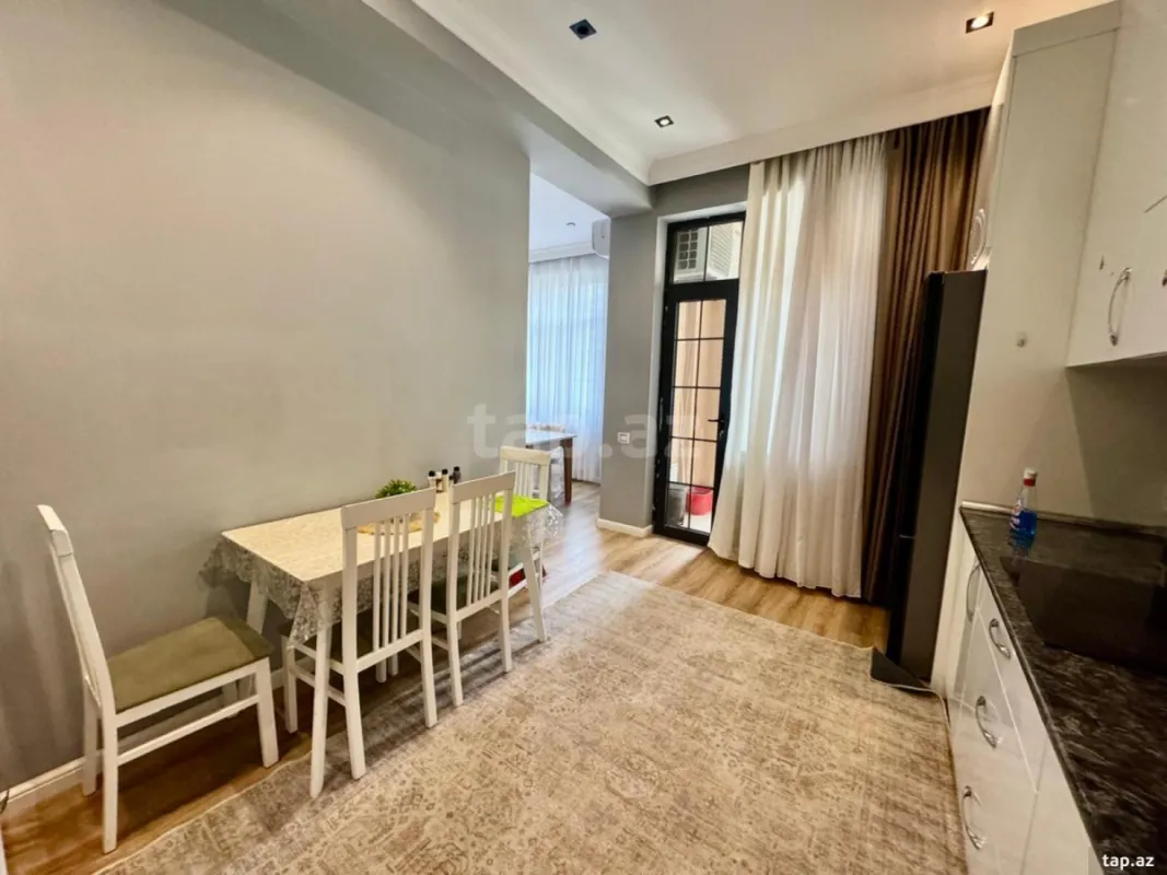 Kirayə verilir 3 otaqlı yeni tikili 130 m²